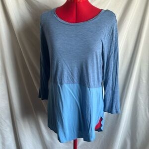 MM112 Two by Vince camuto long sleeve long hem blouse